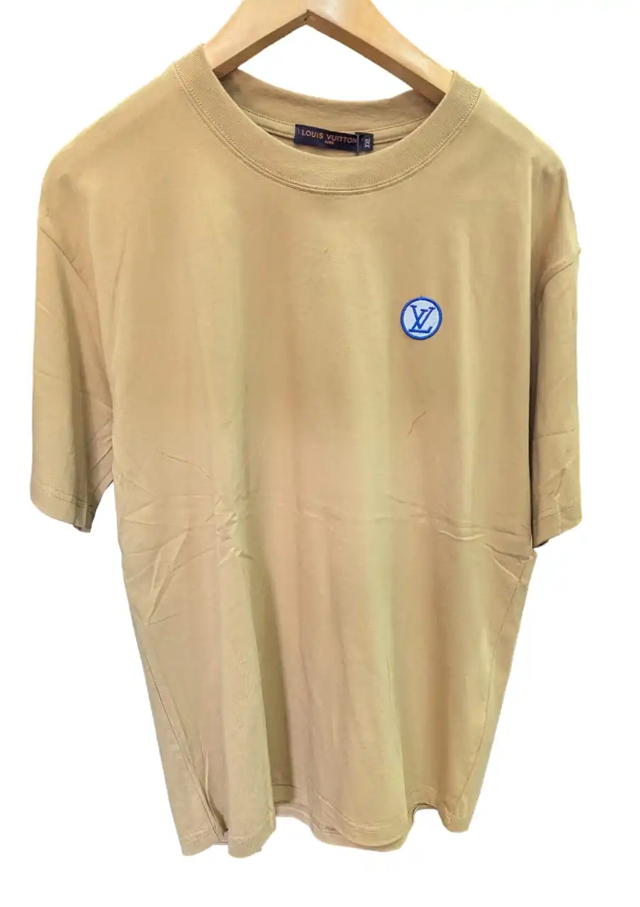 T-Shirt Homme Beige Coupe Oversize – Écusson Brodé Rond, Style Casual Chic – Image 2