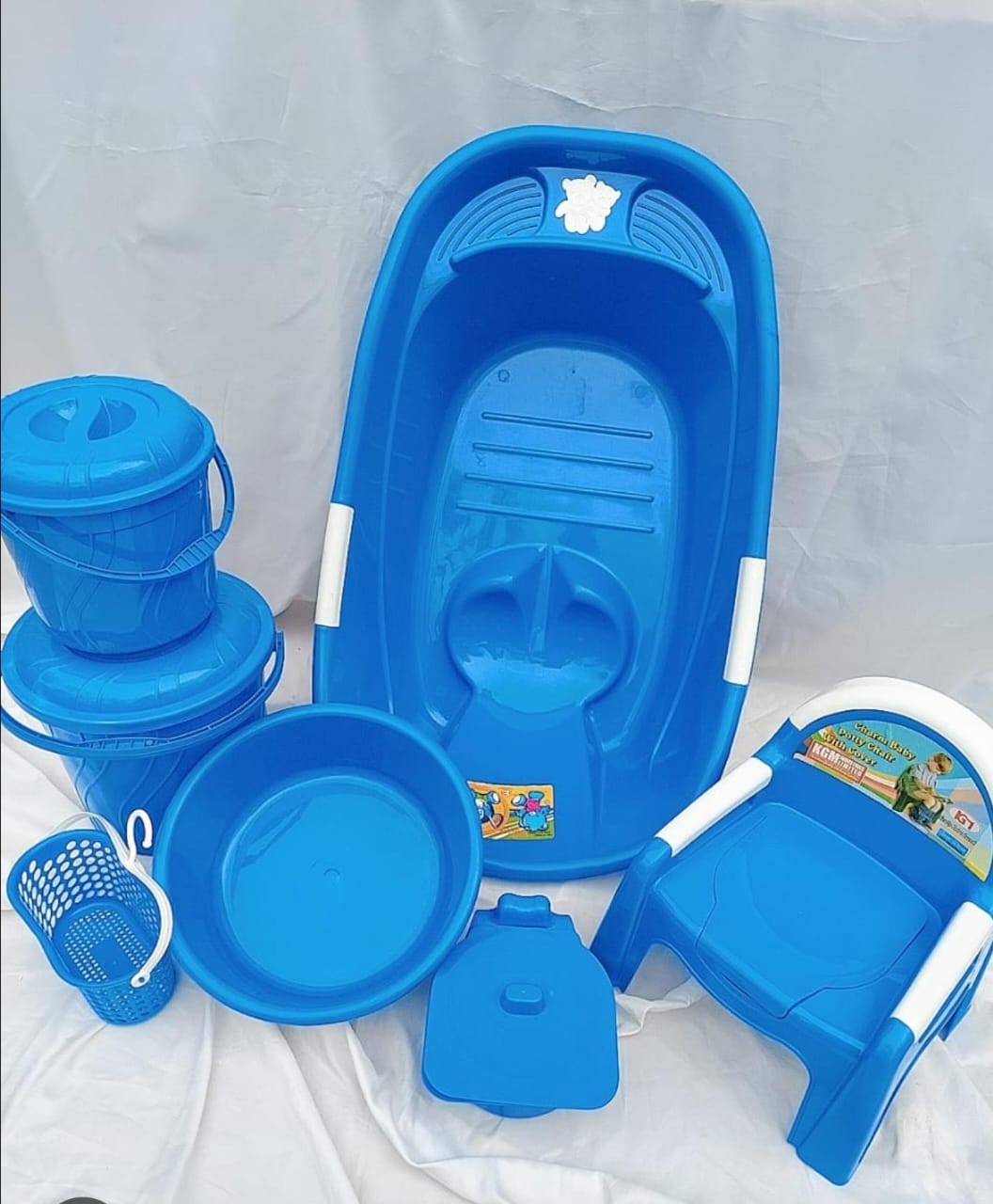 Trousseau de Bain et d'Hygiène pour Bébé – Baignoire Ergonomique, Pot, Cuvette, Seau et Panier (Coloris au Choix)