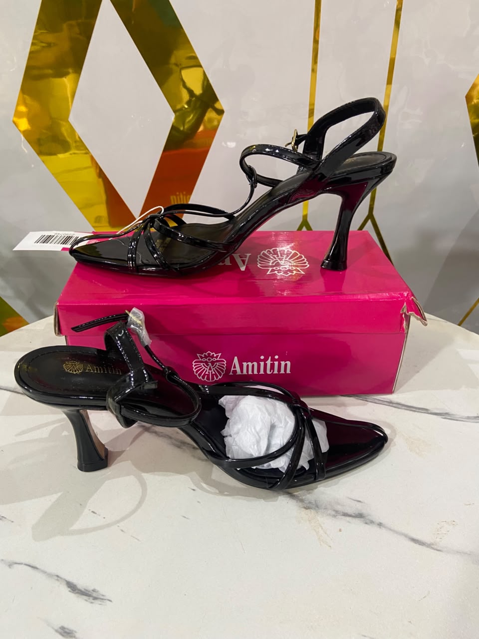 Sandales à Talons Hauts et Brides Fines Vernis Noirs Amitin – Brides Multiples – Image 2