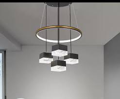 Suspension Luminaire LED Moderne – Anneau Circulaire et 4 Pendentifs Cubiques Design, Noir et Doré